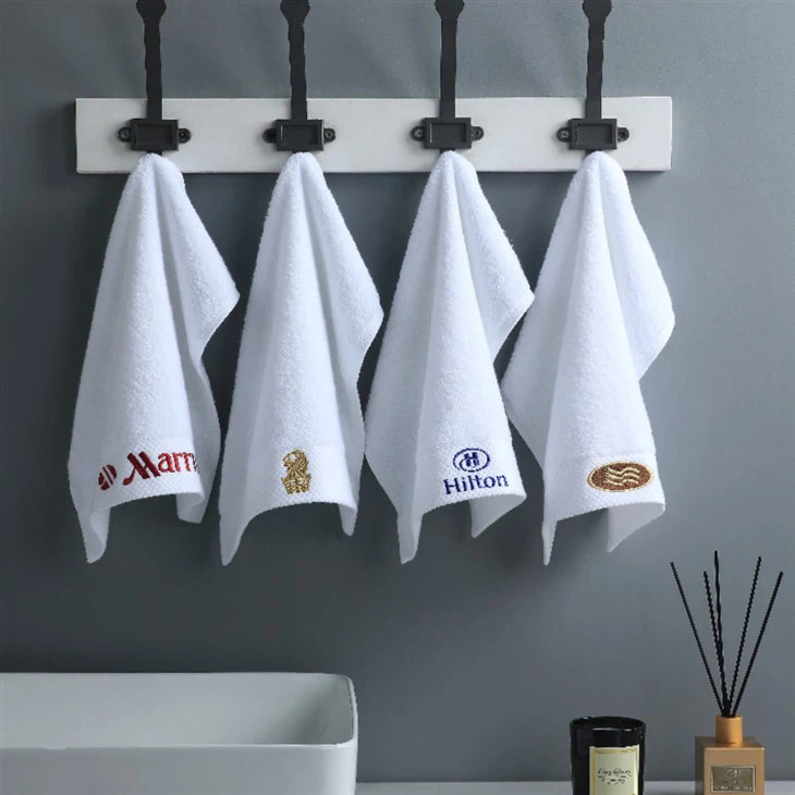 مناشف اليد الفندقية