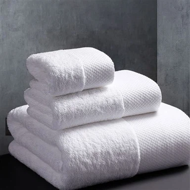 مجموعة مناشف الفندق البيضاء